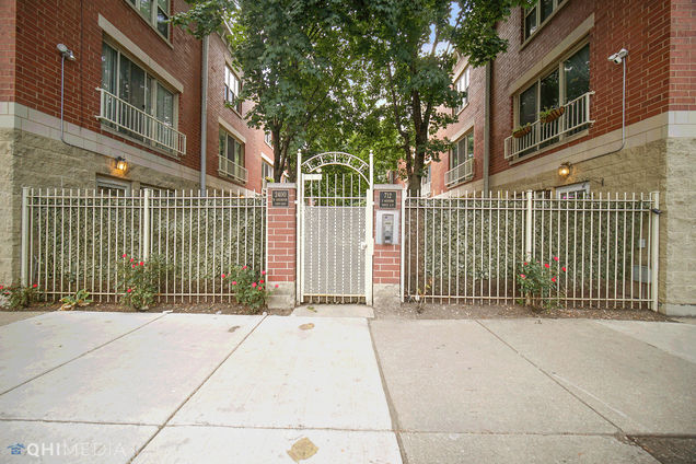 712 S Western Avenue Unit F Chicago, IL Townhouse Sold - Photo 1 of 31. Opens carousel modal