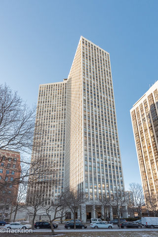 2626 N Lakeview Avenue Unit 812