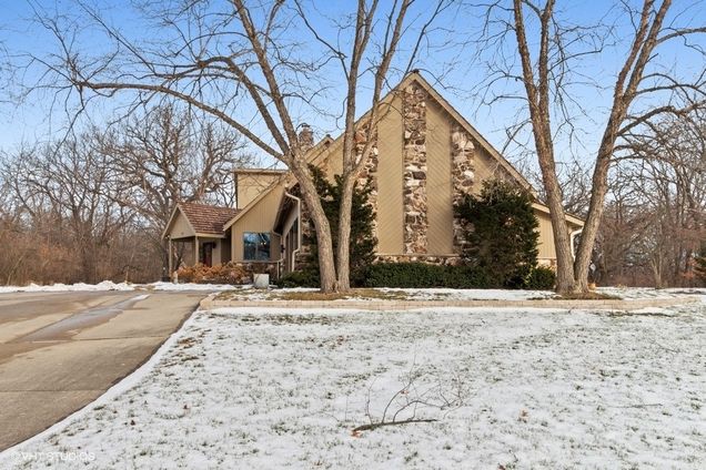 12 Seneca Avenue W Hawthorn Woods, IL House Sold - Photo 1 of 22. Opens carousel modal