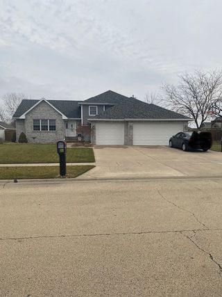 935 Crystal Lane