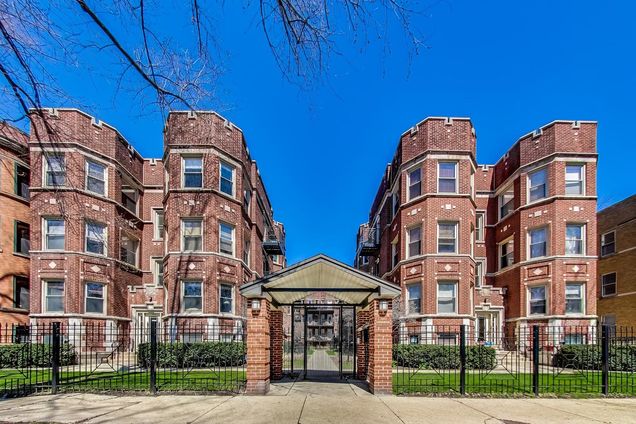 1338 W Greenleaf Avenue Unit 2E Chicago, IL Condo Sold - Photo 1 of 16. Opens carousel modal