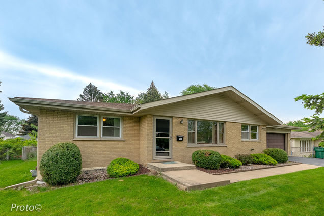 8623 New England Avenue Burbank, IL House Sold - Photo 1 of 27. Opens carousel modal