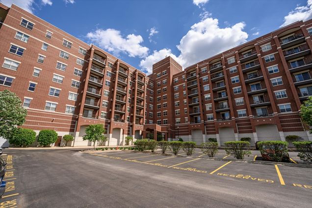 1700 Riverwoods Drive Unit 501 Melrose Park, IL Condo Sold - Photo 1 of 30. Opens carousel modal