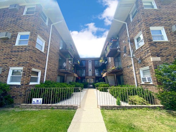 3158 N Neenah Avenue Unit 1C Chicago, IL Condo Sold - Photo 1 of 12. Opens carousel modal