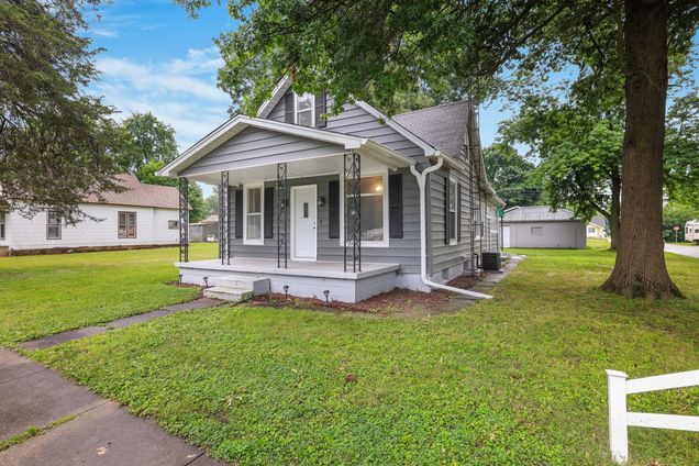 1400 E Washington Street Clinton, IL House Sold - Photo 1 of 40. Opens carousel modal