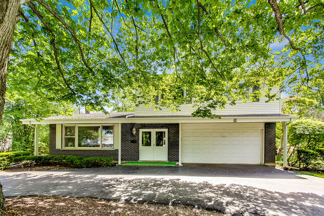 59 Eastwood Drive Deerfield, IL House Sold - Photo 1 of 51. Opens carousel modal