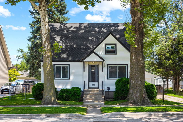 4621 Kenilworth Avenue Forest View, IL House Sold - Photo 1 of 25. Opens carousel modal