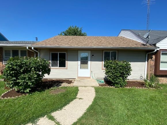 300 Admiral Drive Unit G Harvard, IL Condo Sold - Photo 1 of 10. Opens carousel modal