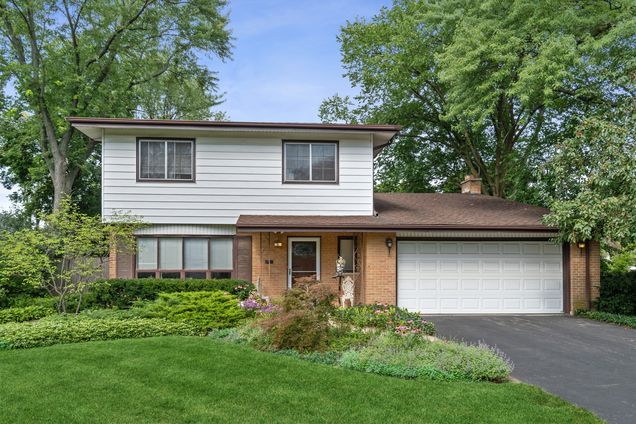 56 Ellendale Road Deerfield, IL House Sold - Photo 1 of 15. Opens carousel modal
