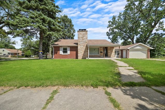 945 S Madison Avenue La Grange, IL House Sold - Photo 1 of 27. Opens carousel modal