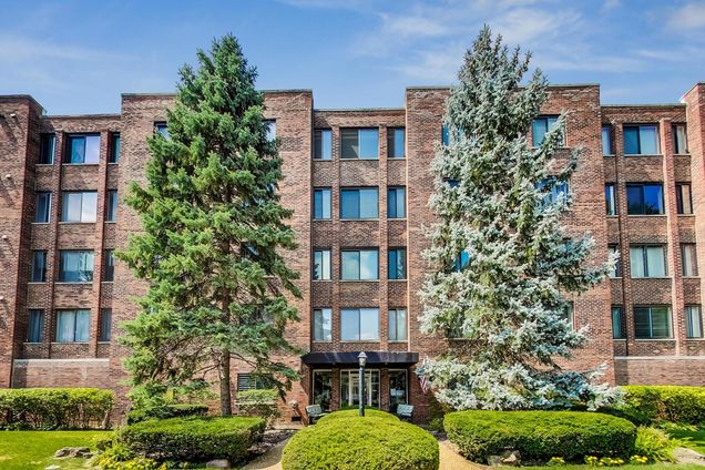 110 S Dunton Avenue Unit 2E Arlington Heights, IL Condo Sold - Photo 1 of 29. Opens carousel modal