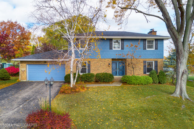 3112 Fairway Drive McHenry, IL House Sold - Photo 1 of 34. Opens carousel modal