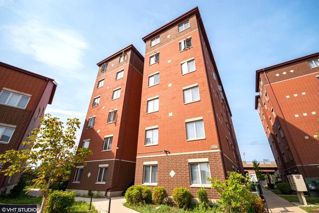 239 W 18th Street Unit 2D Chicago, IL Condo Sold - Photo 1 of 10. Opens carousel modal
