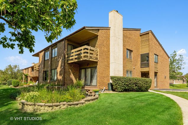 14483 S Ravinia Avenue Orland Park, IL Condo Sold - Photo 1 of 17. Opens carousel modal