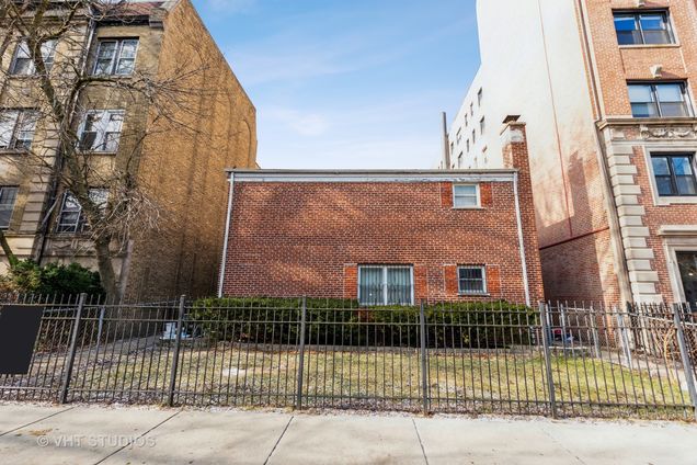6022 N Winthrop Avenue Unit F Chicago, IL Townhouse Sold - Photo 1 of 19. Opens carousel modal