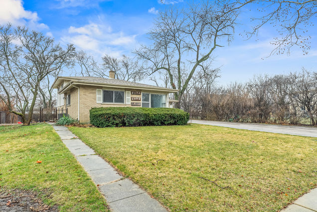 119 Mulberry Road Deerfield, IL House Sold - Photo 1 of 20. Opens carousel modal