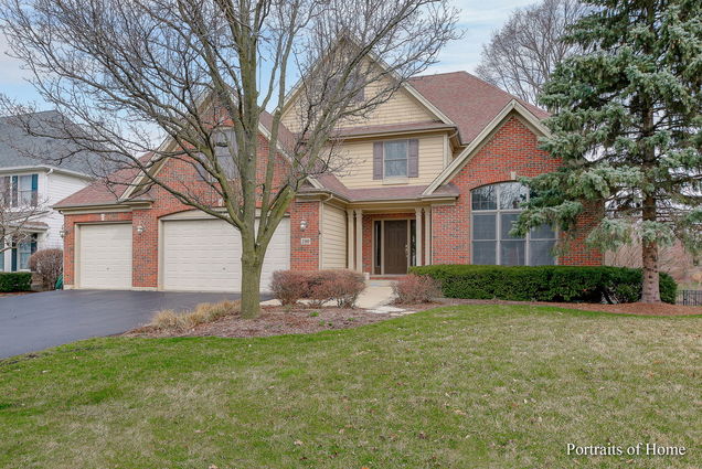 190 Glen Arbor Court Glen Ellyn, IL House Sold - Photo 1 of 34. Opens carousel modal
