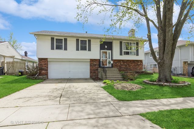 811 Lacy Avenue N Streamwood, IL House Sold - Photo 1 of 20. Opens carousel modal
