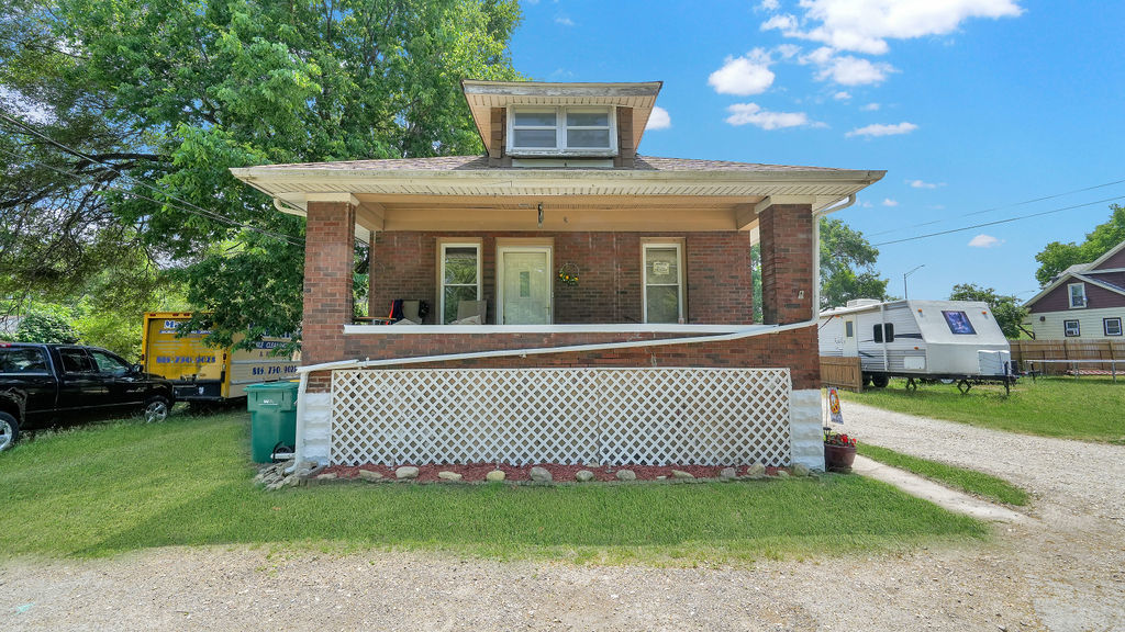 6 Dennis Ct  