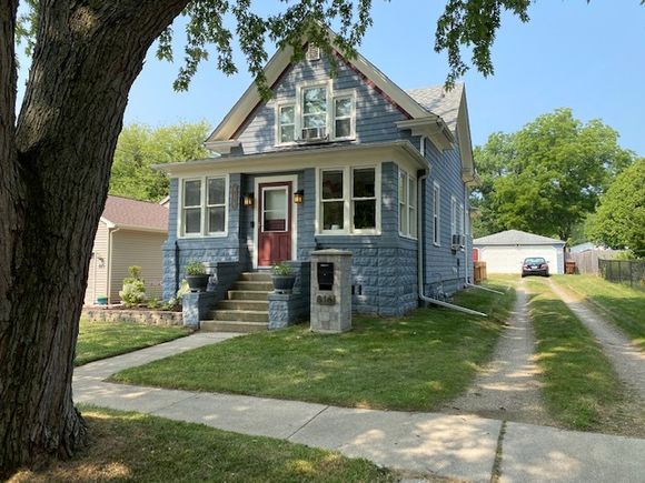 816 Blakely Street Woodstock, IL House Sold - Photo 1 of 17. Opens carousel modal