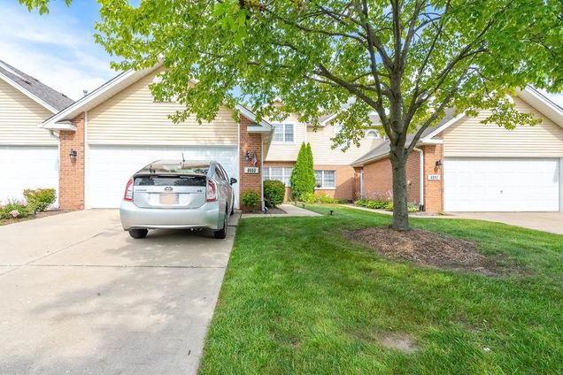 8605 Pearson Drive Darien, IL Townhouse Sold - Photo 1 of 29. Opens carousel modal