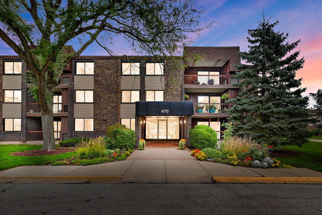 470 Raintree Court Unit 1K Glen Ellyn, IL Condo Sold - Photo 1 of 19. Opens carousel modal