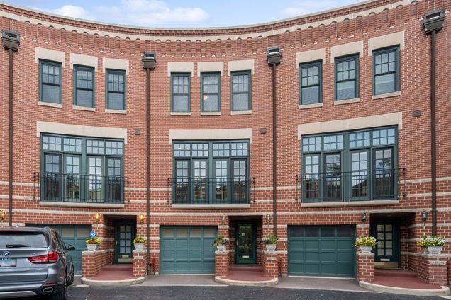 1412 W Wrightwood Avenue Unit H Chicago, IL Townhouse Sold - Photo 1 of 35. Opens carousel modal