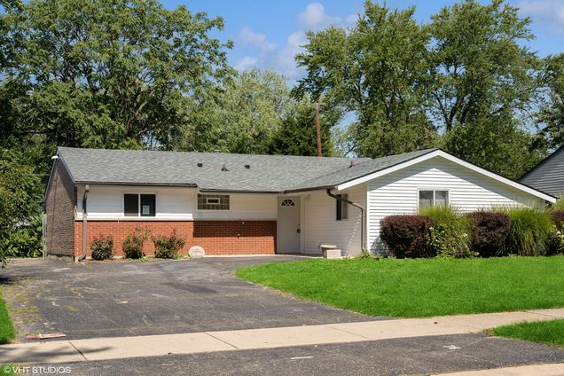 564 White Oak Road Bolingbrook, IL House Active - Photo 1 of 14. Opens carousel modal