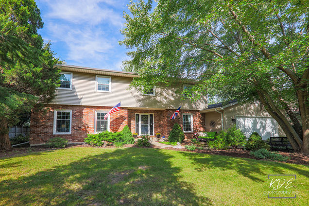 25w186 Jane Avenue Naperville, IL House Sold - Photo 1 of 43. Opens carousel modal
