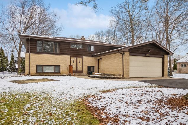 371 E Montrose Avenue Wood Dale, IL House Sold - Photo 1 of 21. Opens carousel modal