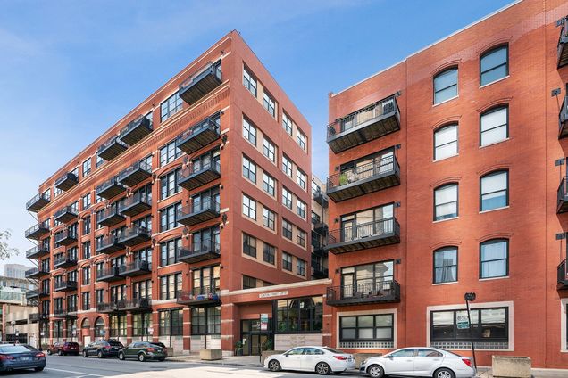 226 N Clinton Street Unit 207 Chicago, IL Condo Sold - Photo 1 of 20. Opens carousel modal