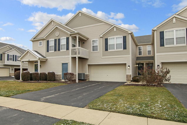 644 Arbor Circle Lakemoor, IL Townhouse Sold - Photo 1 of 23. Opens carousel modal