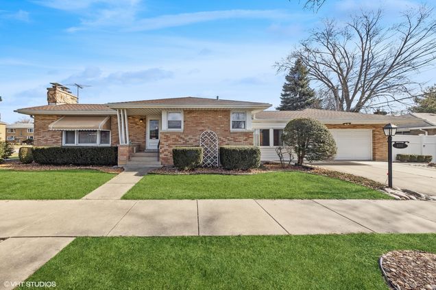 402 E 31st Street La Grange Park, IL House Sold - Photo 1 of 15. Opens carousel modal