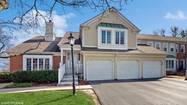 637 Thistle Lane Unit B Prospect Heights, IL Condo Sold - Photo 1 of 27. Opens carousel modal