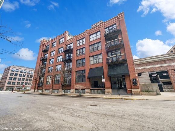 1000 W Washington Boulevard Unit 327 Chicago, IL Condo Pending - Photo 1 of 15. Opens carousel modal