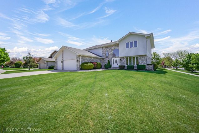 7819 Lakeside Drive Tinley Park, IL House Sold - Photo 1 of 35. Opens carousel modal