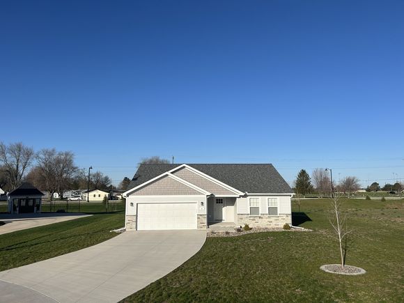 6 Pointe Boulevard Peru, IL House Sold - Photo 1 of 18. Opens carousel modal