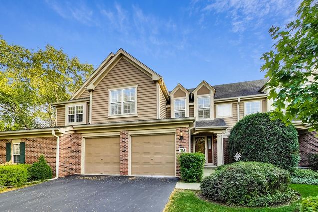 18 Ashford Court Lincolnshire, IL Townhouse Sold - Photo 1 of 34. Opens carousel modal