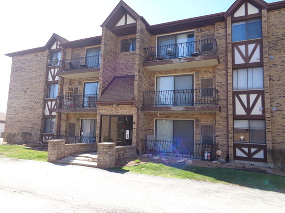 7171 175th Street Unit 2D Tinley Park, IL Condo Contingent - Photo 1 of 15. Opens carousel modal