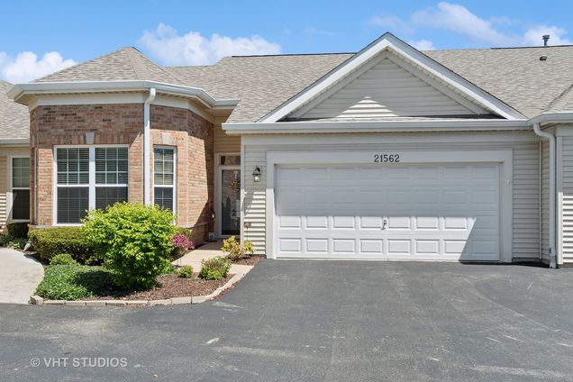 21562 Wolf Lake Court Crest Hill, IL Townhouse Sold - Photo 1 of 32. Opens carousel modal