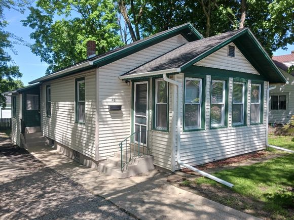 418 Ridgeland Avenue Woodstock, IL House Sold - Photo 1 of 28. Opens carousel modal