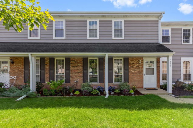 1257 Downing Street Roselle, IL Townhouse Sold - Photo 1 of 13. Opens carousel modal