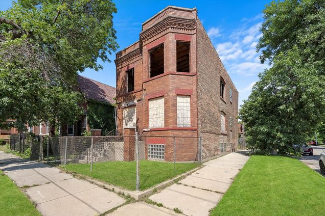 7225 S Woodlawn Avenue Chicago, IL Multifamily Sold - Photo 1 of 10. Opens carousel modal