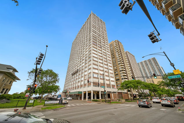 6171 N Sheridan Road Unit 1204 Chicago, IL Condo Sold - Photo 1 of 22. Opens carousel modal