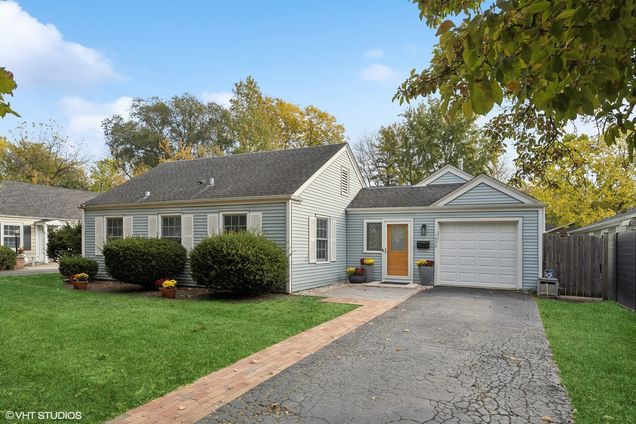 1435 Sycamore Lane Northbrook, IL House Sold - Photo 1 of 28. Opens carousel modal