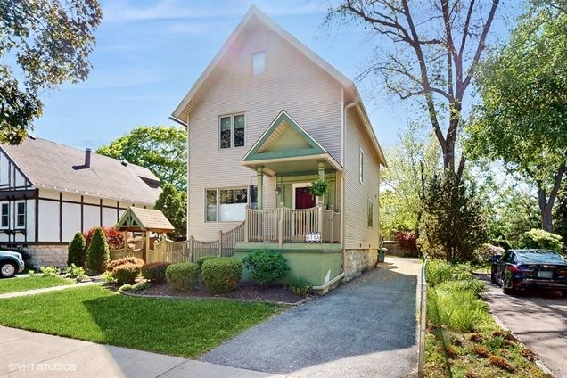611 Forest Avenue Unit B Oak Park, IL Townhouse Sold - Photo 1 of 34. Opens carousel modal