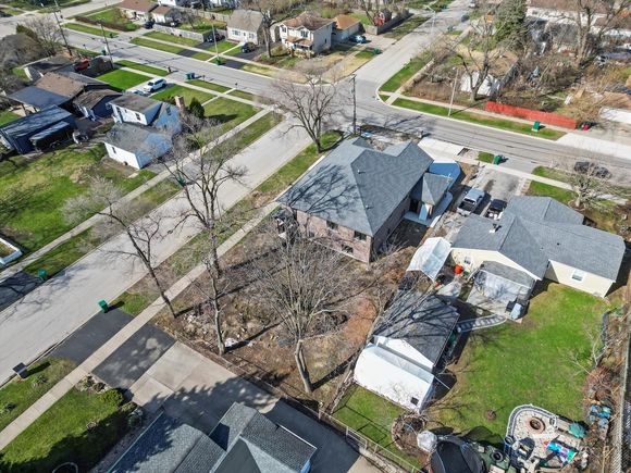 8429 Lamon Avenue Burbank, IL House Sold - Photo 1 of 19. Opens carousel modal