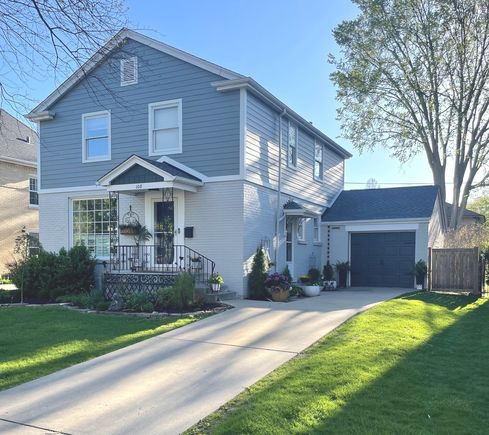 108 East Avenue Park Ridge, IL House Sold - Photo 1 of 27. Opens carousel modal