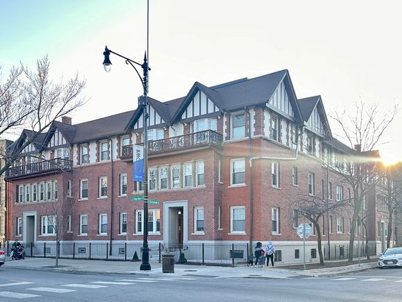 4450 N Sheridan Road Unit 3 Chicago, IL Apartment Active - Photo 1 of 20. Opens carousel modal