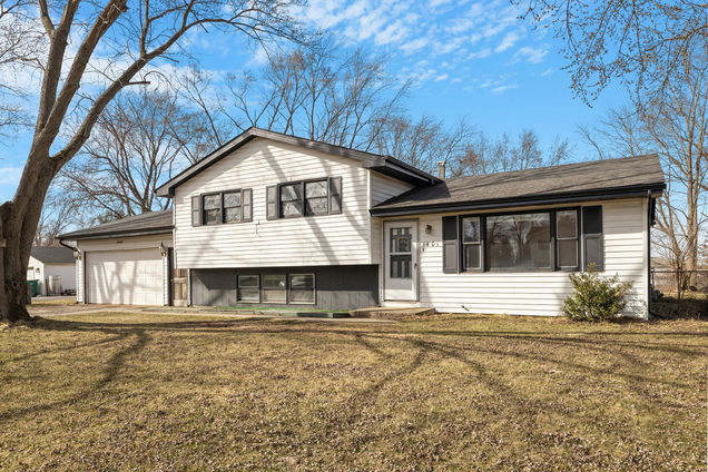 1401 Ottawa Drive New Lenox, IL House Sold - Photo 1 of 19. Opens carousel modal